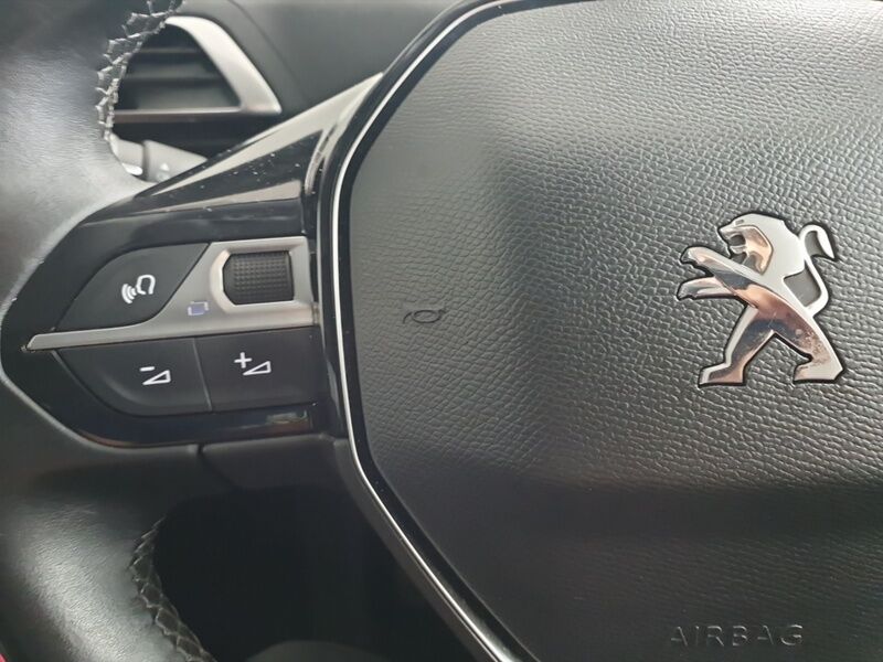 More views of Peugeot 5008