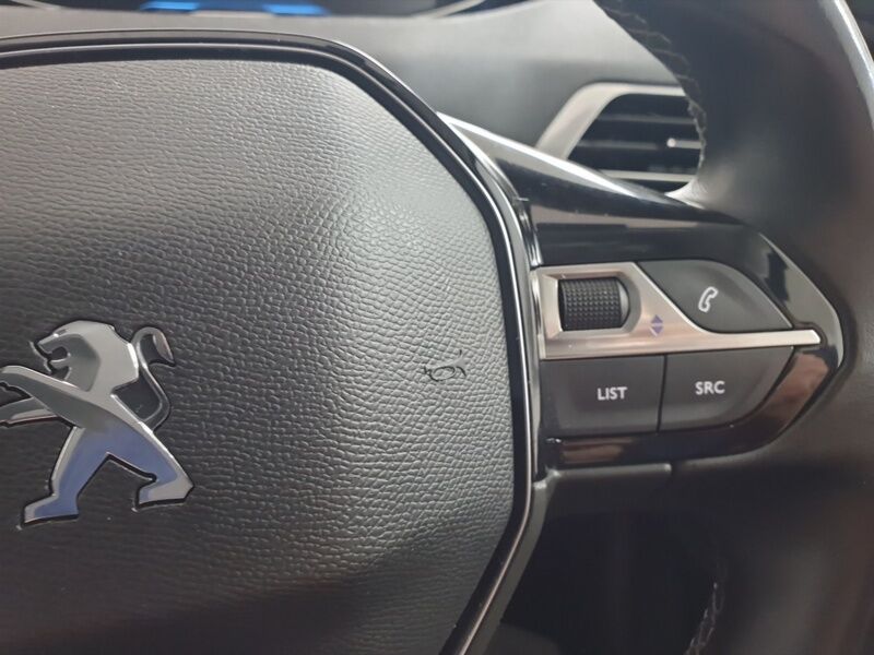 More views of Peugeot 5008