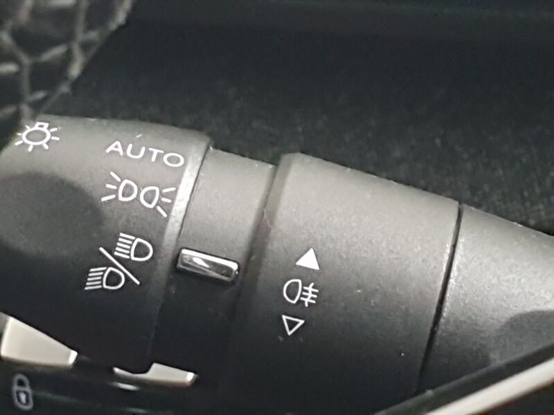More views of Peugeot 5008