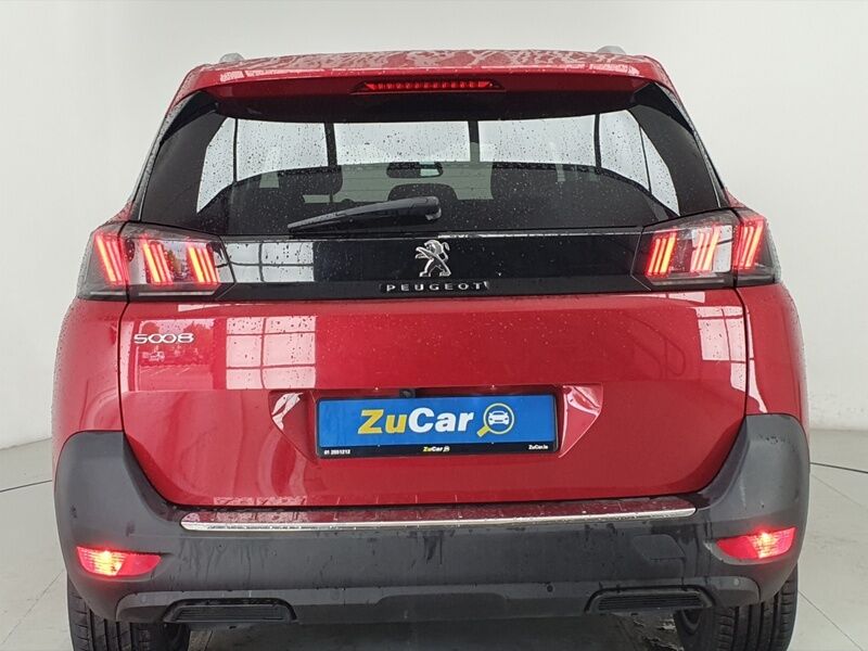 More views of Peugeot 5008