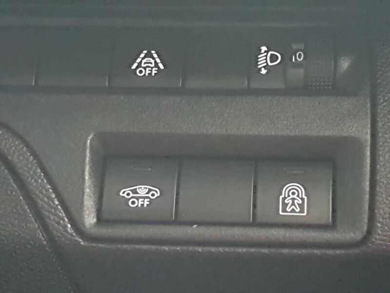 More views of Peugeot 5008