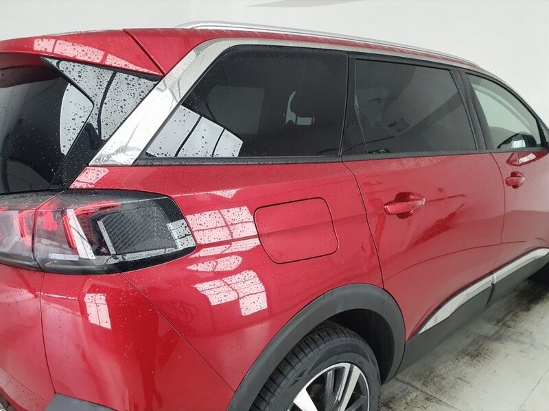 More views of Peugeot 5008