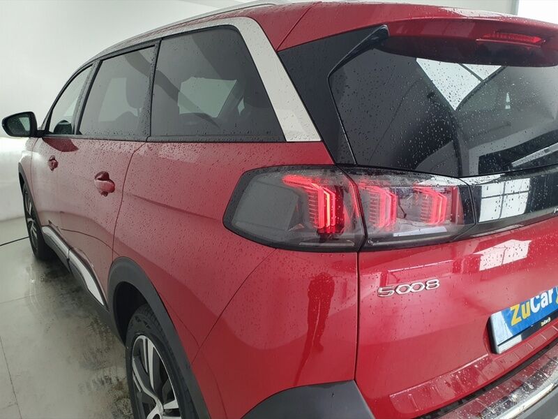 More views of Peugeot 5008