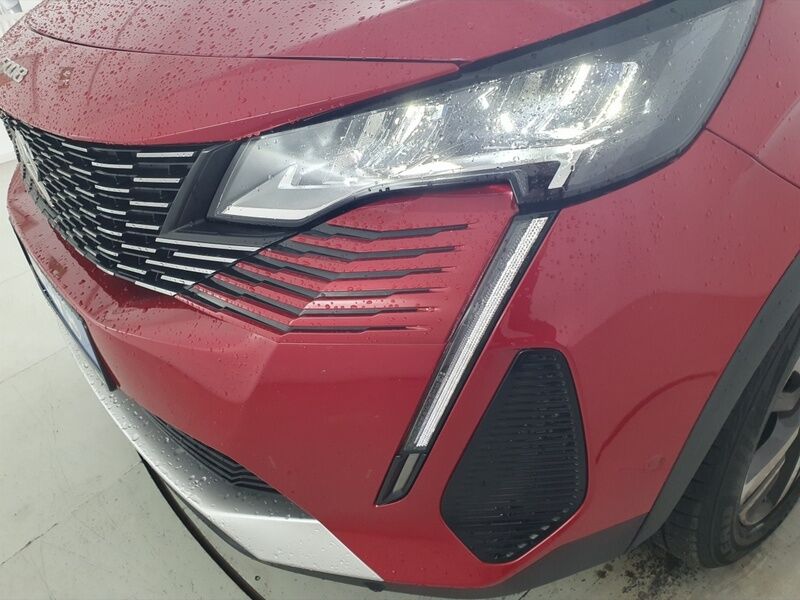 More views of Peugeot 5008
