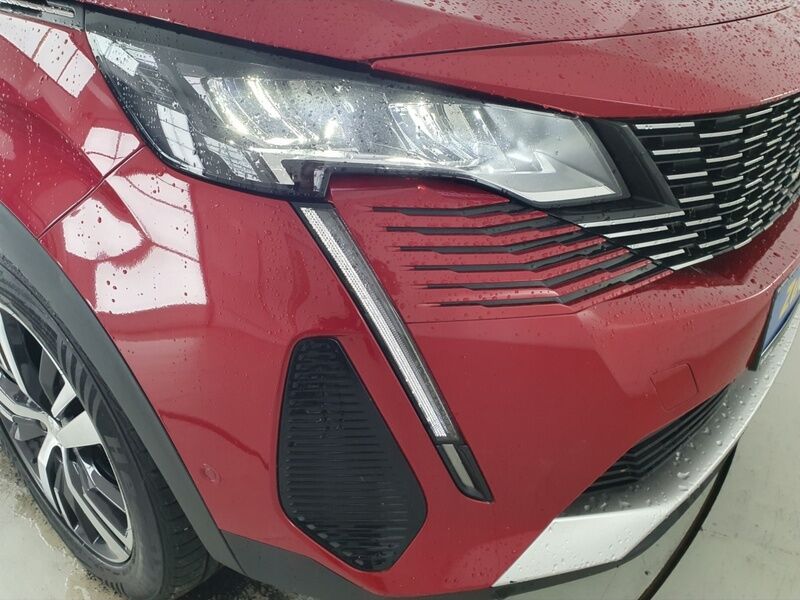 More views of Peugeot 5008
