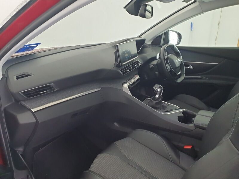 More views of Peugeot 5008