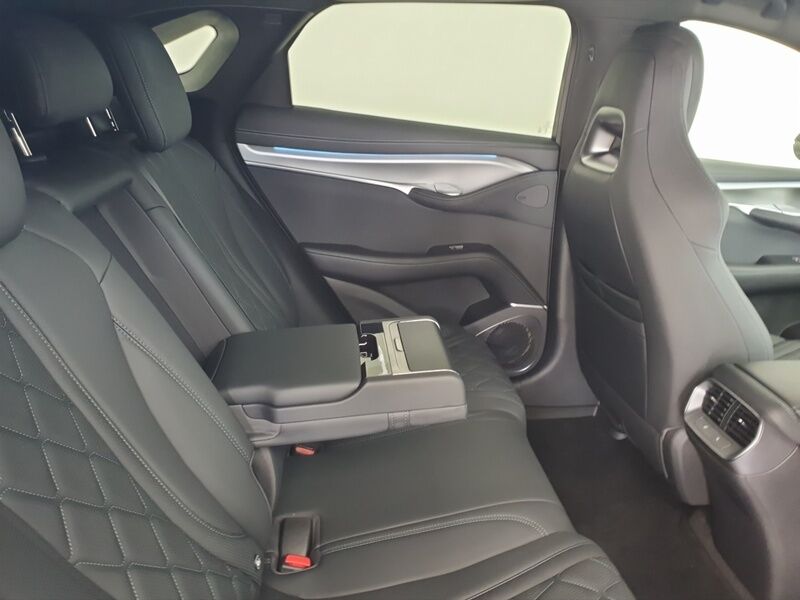 More views of BYD SEALION 7
