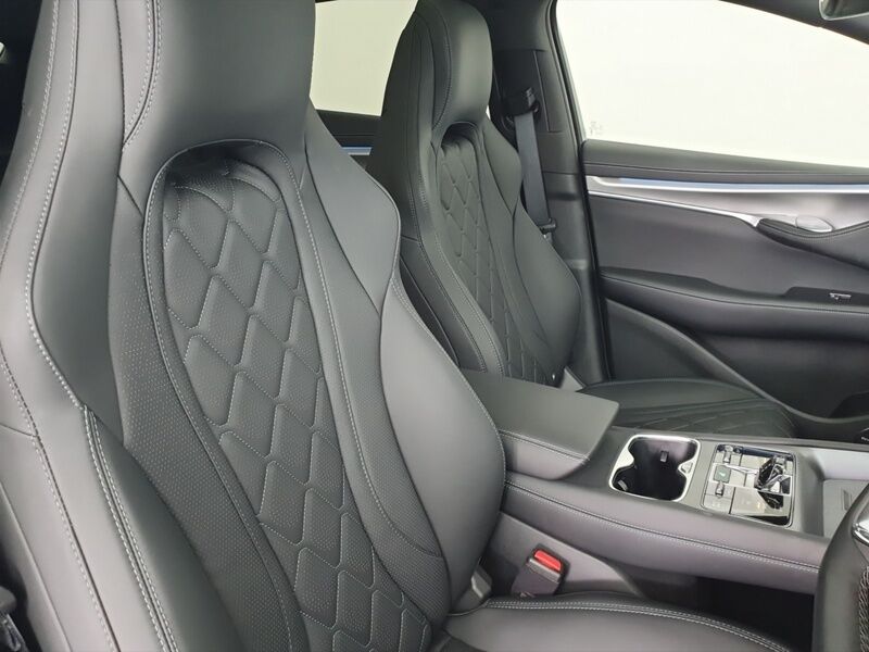 More views of BYD SEALION 7