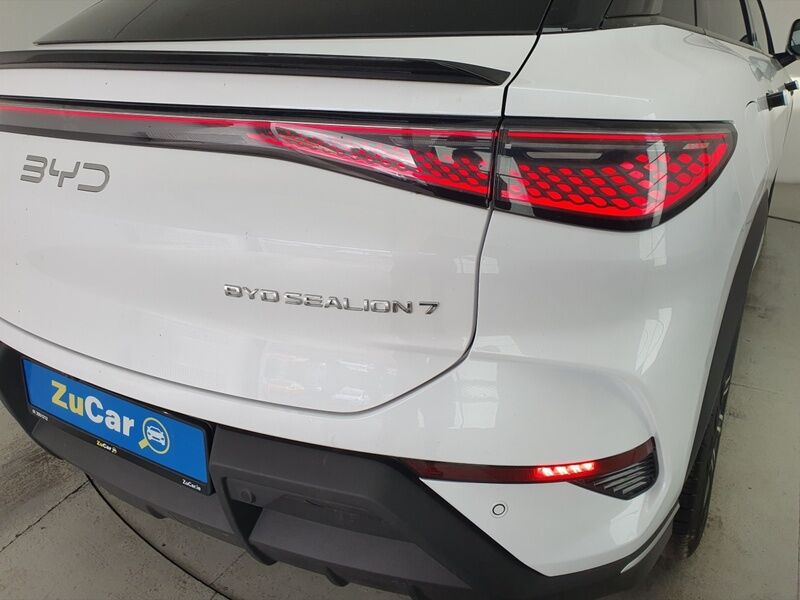 More views of BYD SEALION 7