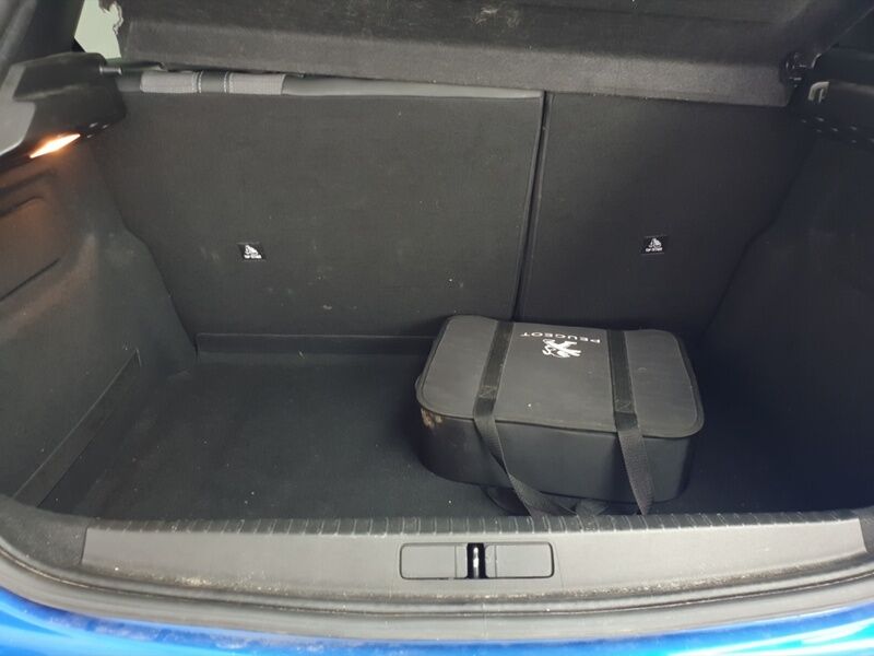 More views of Peugeot 208