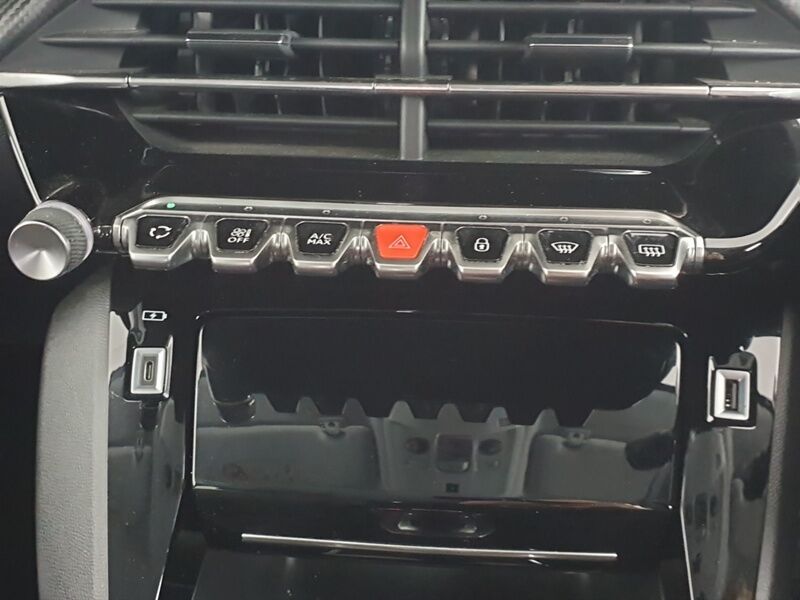 More views of Peugeot 208