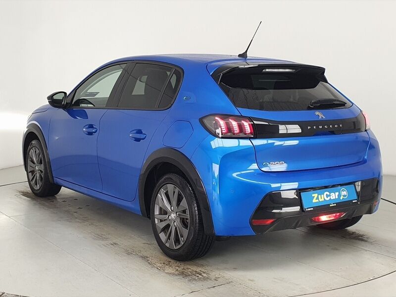 More views of Peugeot 208