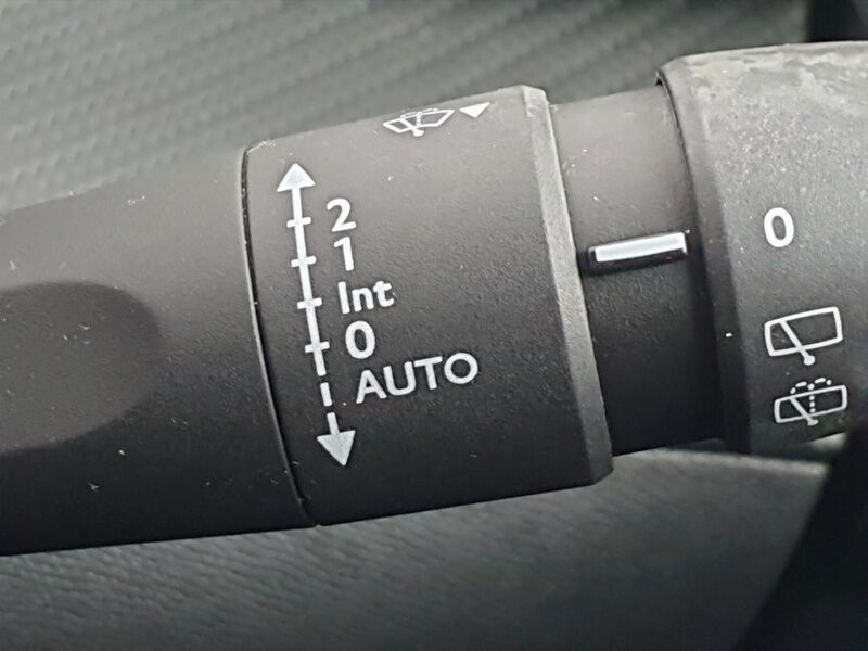 More views of Peugeot 208
