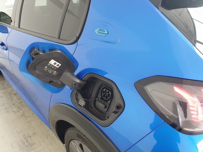 More views of Peugeot 208