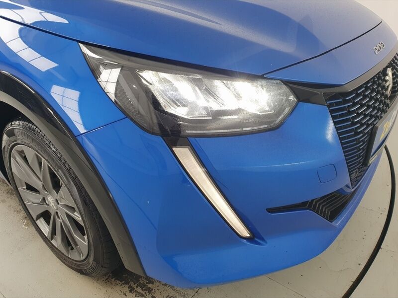 More views of Peugeot 208