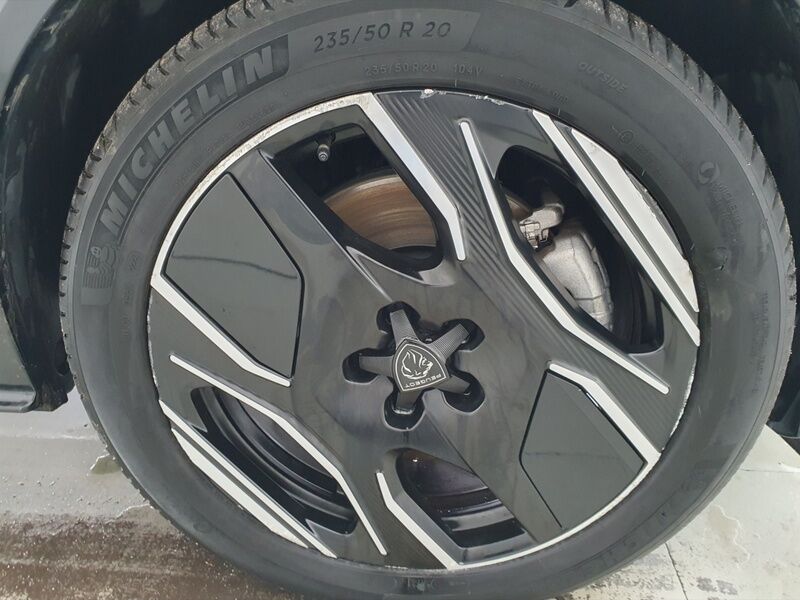More views of Peugeot 5008