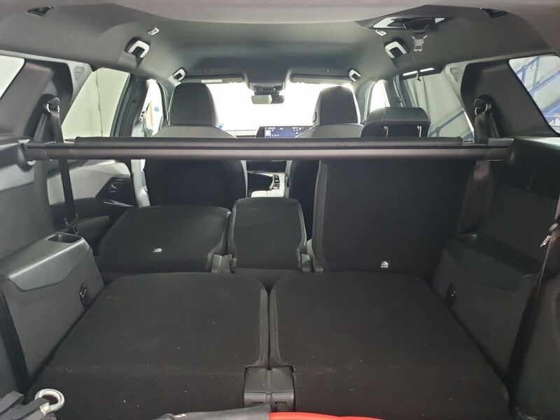 More views of Peugeot 5008