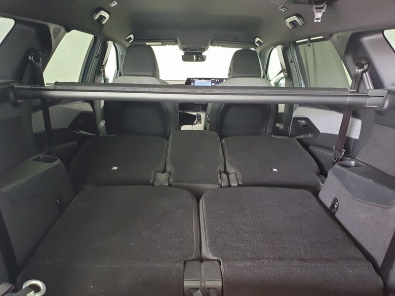 More views of Peugeot 5008