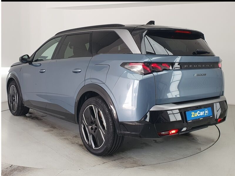 More views of Peugeot 5008