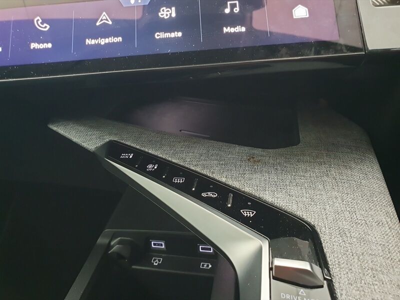 More views of Peugeot 5008