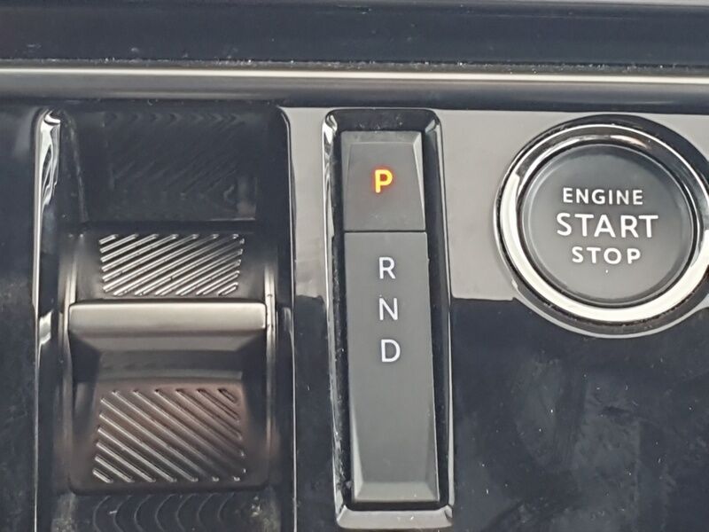 More views of Peugeot 5008