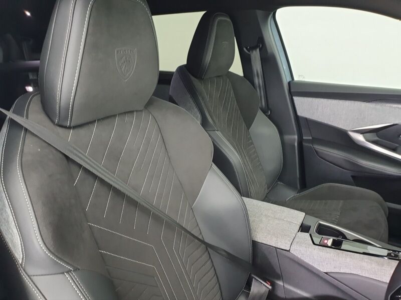 More views of Peugeot 5008