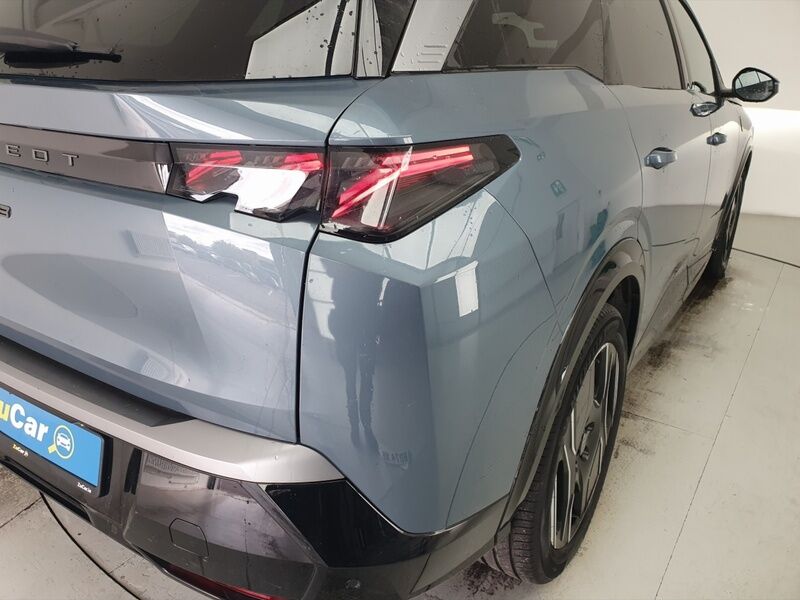More views of Peugeot 5008