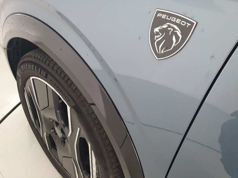 More views of Peugeot 5008