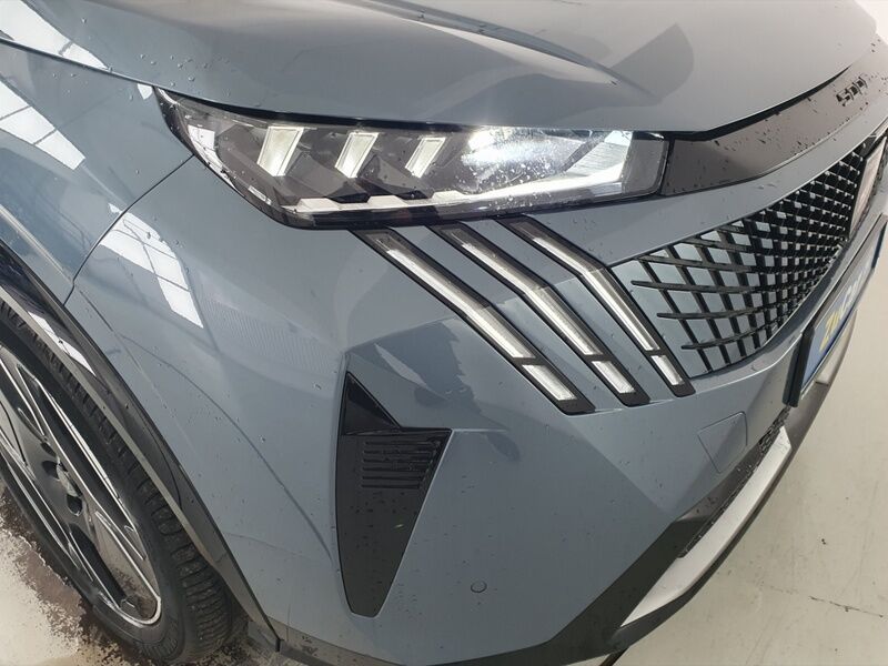 More views of Peugeot 5008