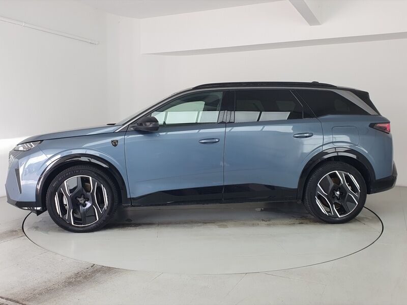 More views of Peugeot 5008