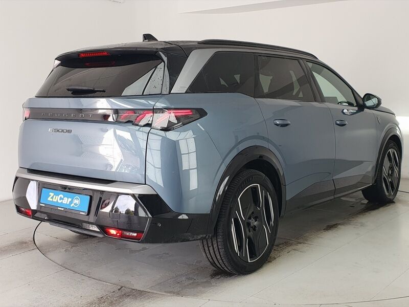 More views of Peugeot 5008