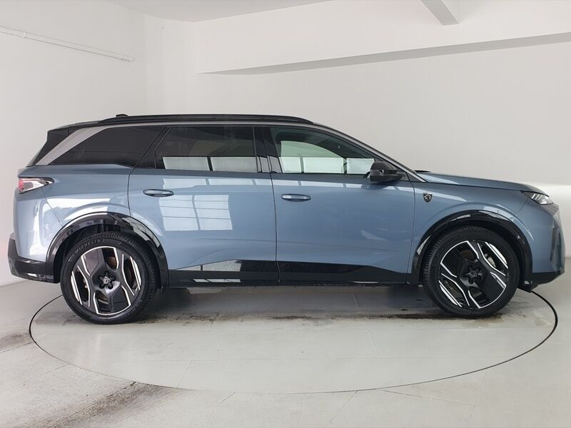 More views of Peugeot 5008