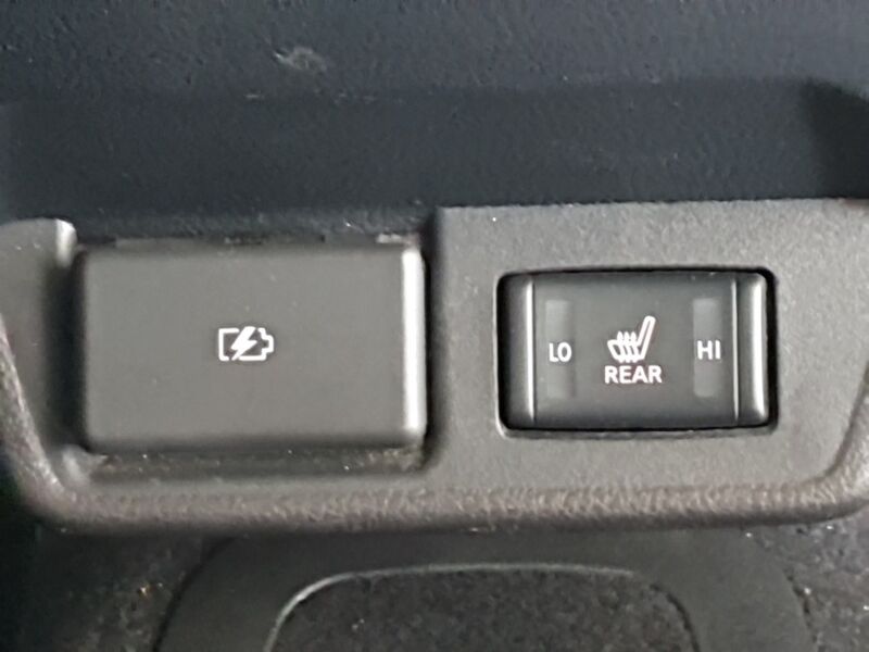 More views of Nissan Leaf