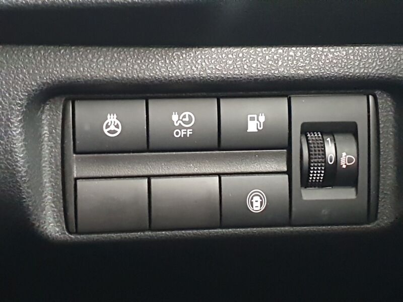 More views of Nissan Leaf