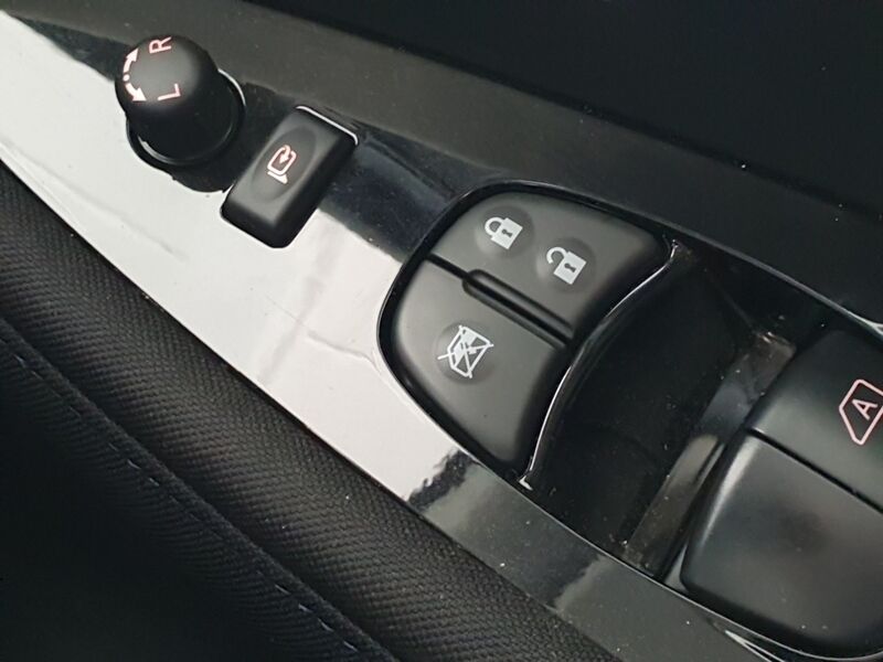 More views of Nissan Leaf