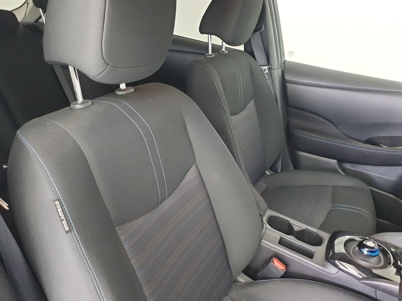 More views of Nissan Leaf