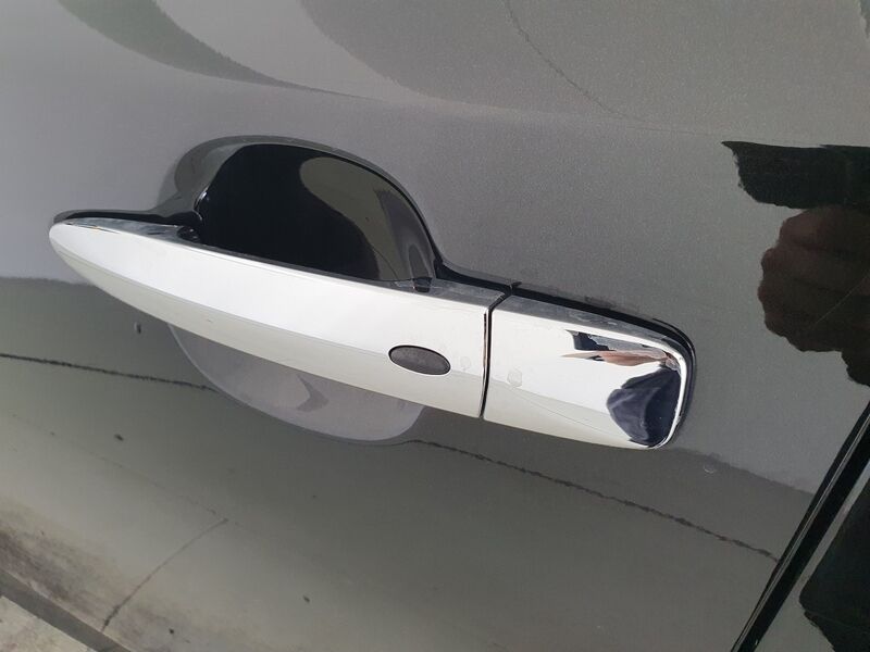 More views of Nissan Leaf