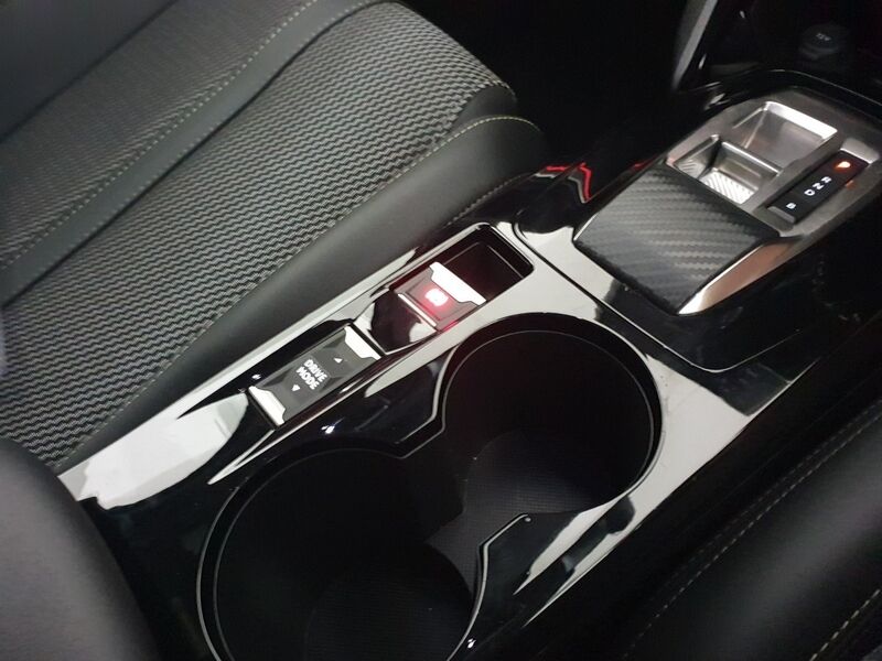 More views of Peugeot 2008
