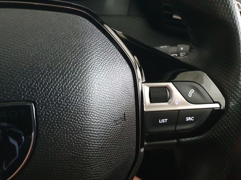 More views of Peugeot 2008
