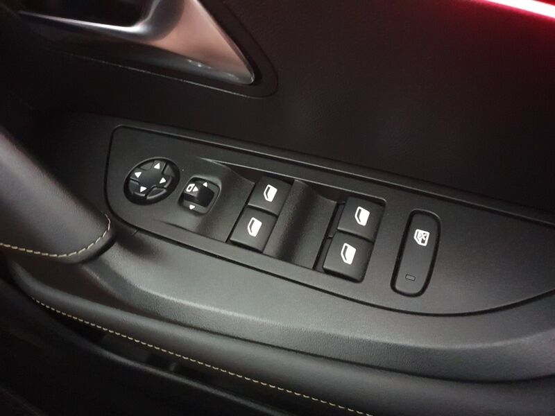 More views of Peugeot 2008