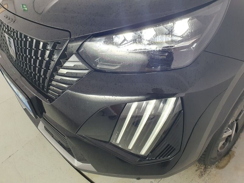More views of Peugeot 2008