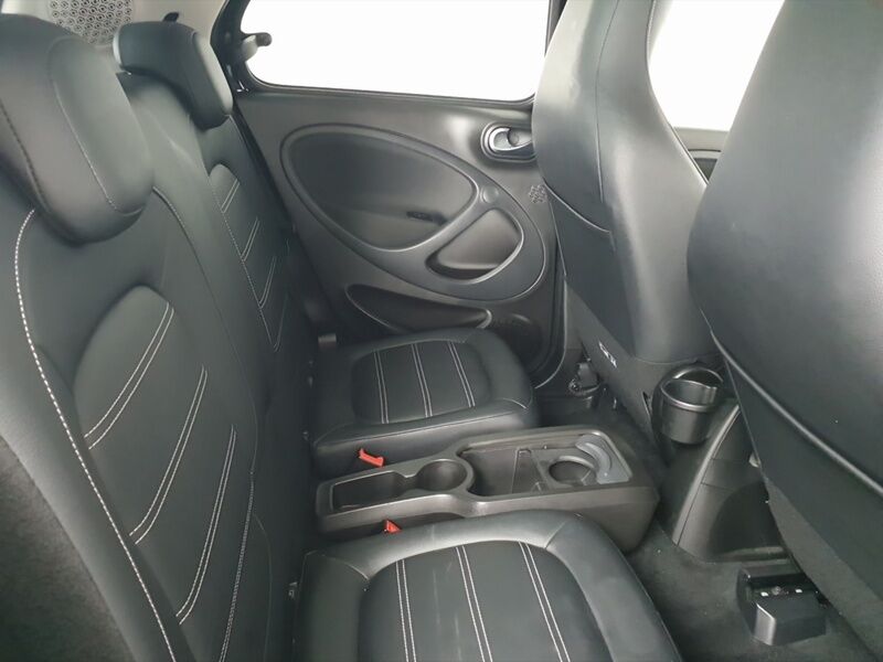 More views of Smart Forfour