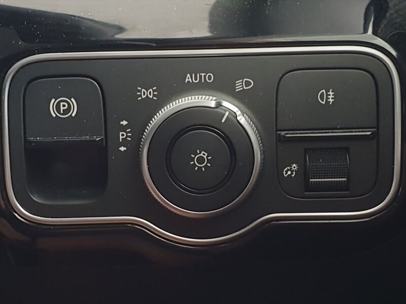 More views of Mercedes-Benz CLA