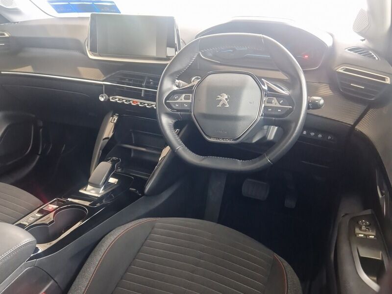 More views of Peugeot 208