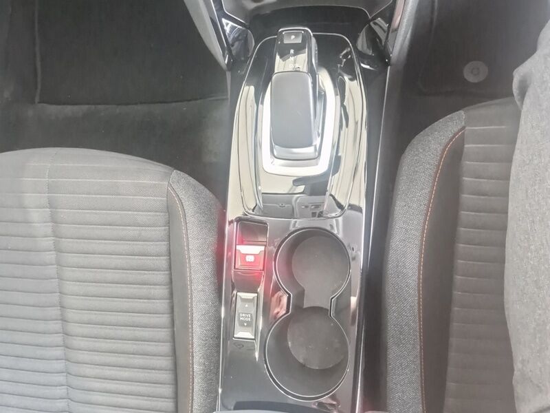 More views of Peugeot 208