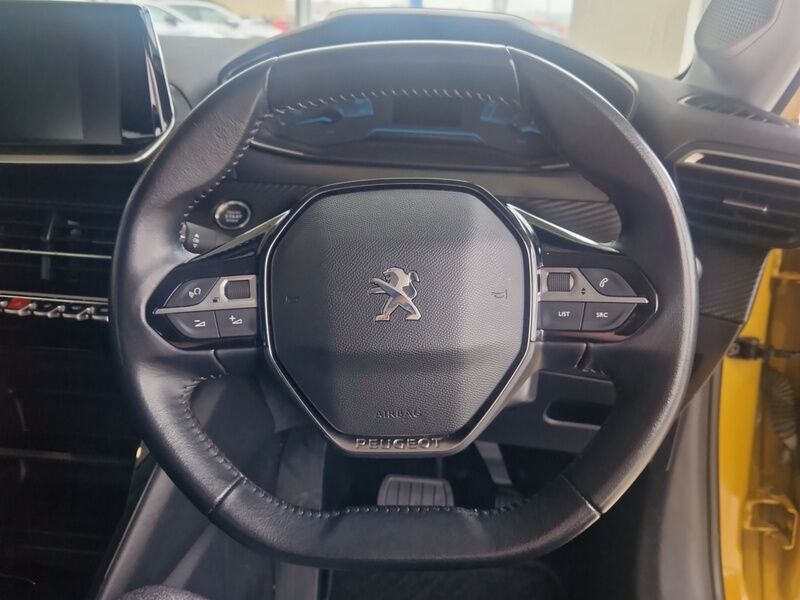 More views of Peugeot 208