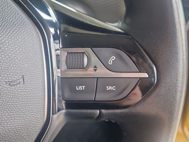 More views of Peugeot 208