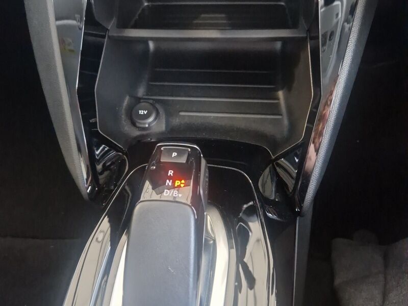 More views of Peugeot 208