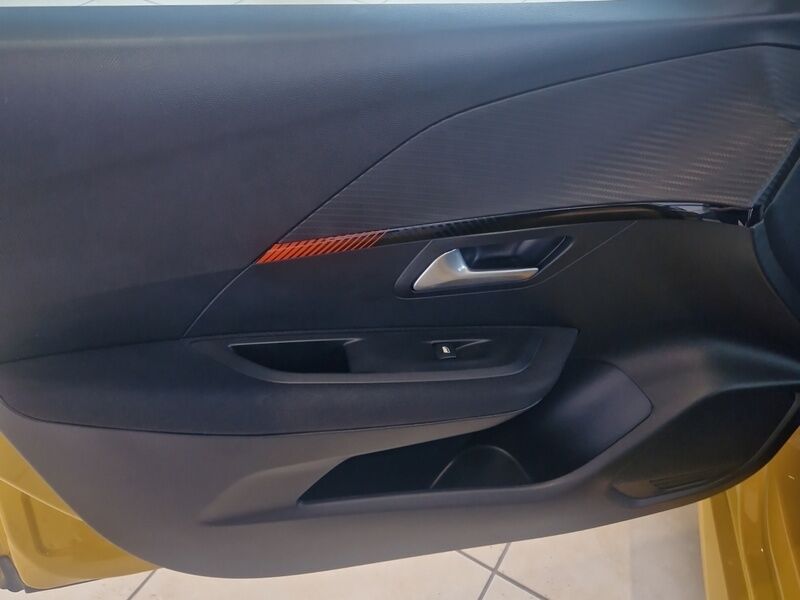 More views of Peugeot 208