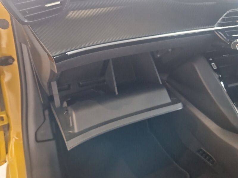 More views of Peugeot 208